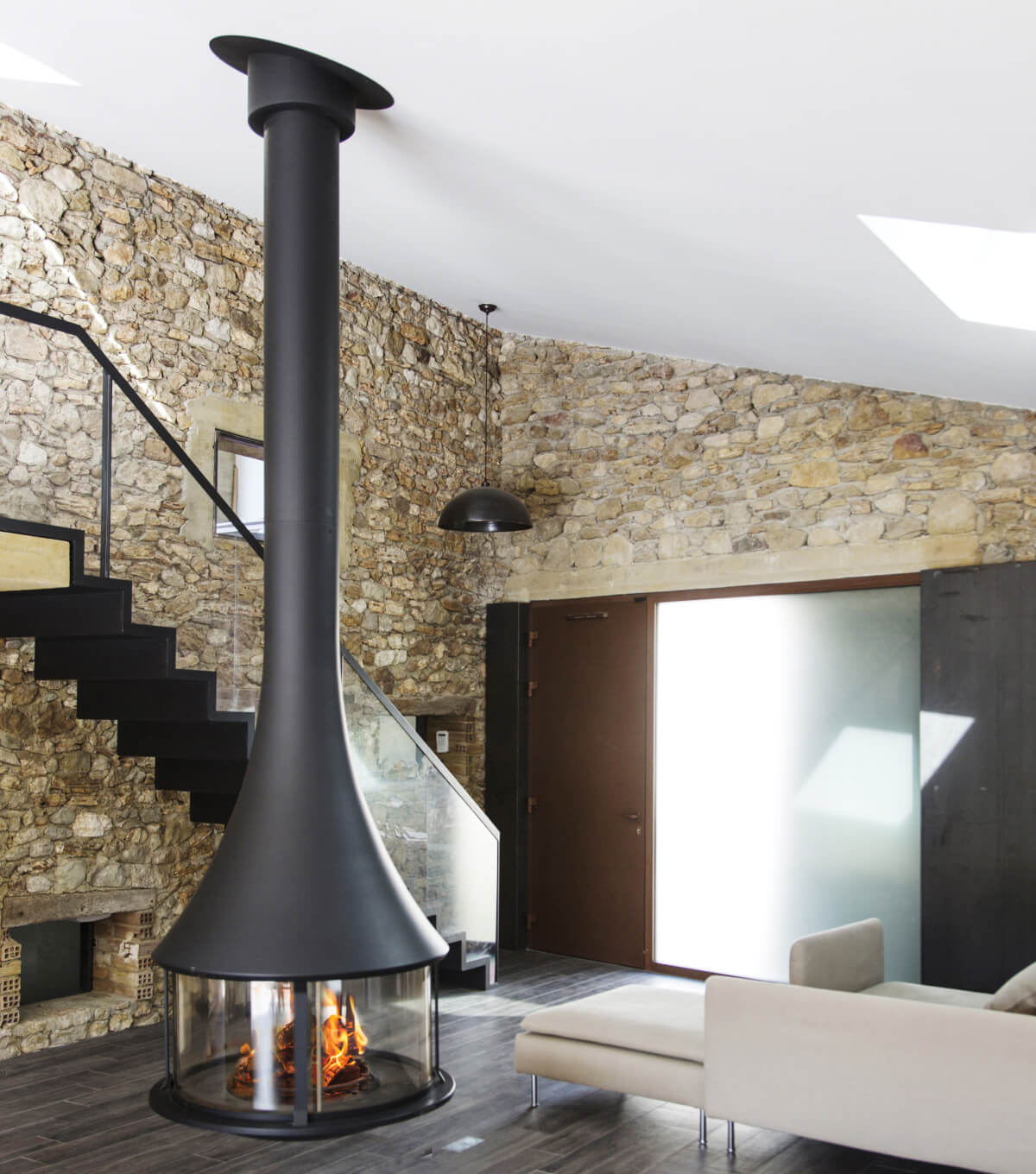 Șemineul central și suspendat Zelia 908 JC Bordelet