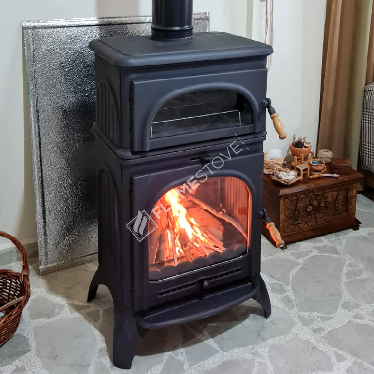 Sobă de Fontă de Înaltă Rezistență FS-023 Modena cu Cuptor - Eficiență Energetică Ridicată, Sticlă Schott Robax, Mâner de Lemn, 10 kW