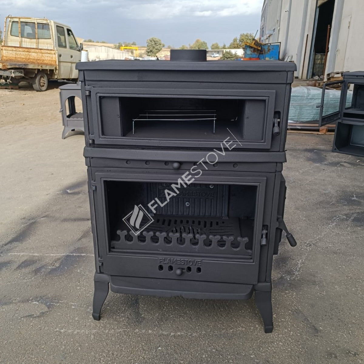 Sobă Verticală din Fontă FS-044YK, Stil Retro, 13 kW - Eficiență Maximă cu Sticlă Schott Robax și Termostat