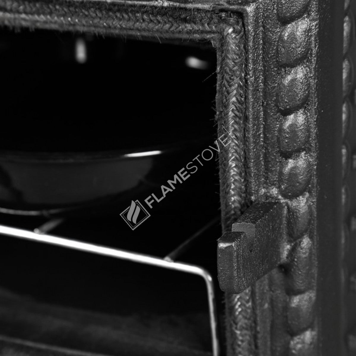 Soba din Fontă FS-053 – Încălzire Eficientă pentru 70 m² cu Sticlă Schott Robax și Email