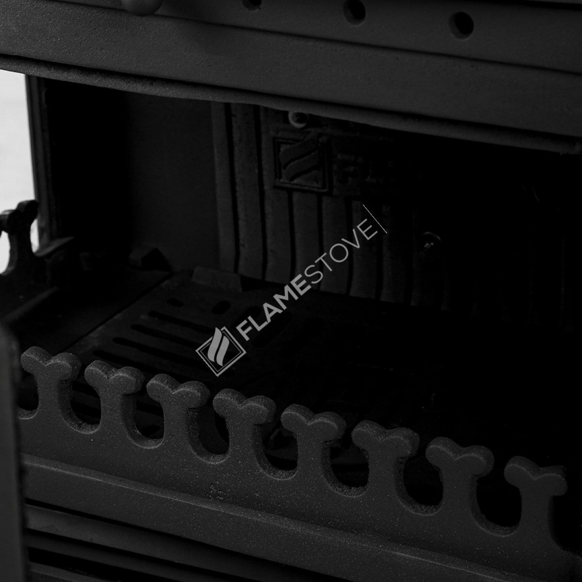 Sobă de Fontă Retro Lux FS-045YK - Eficiență Înaltă, Design Emalient Eleganta, Ideală pentru Lemn și Cărbune