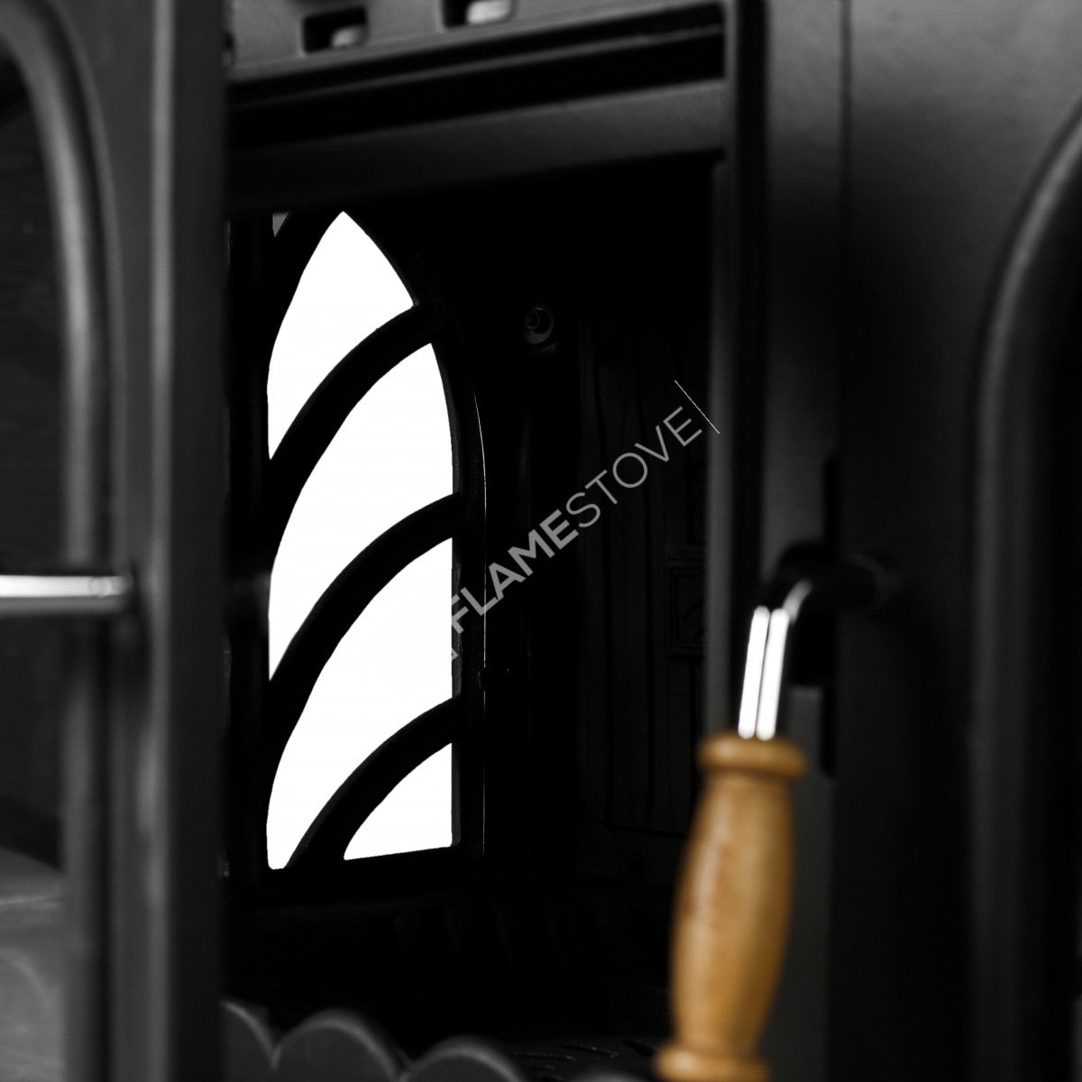 Soba Orizontală Palm Side Kuzineli FS-066 din Fontă cu Geam, 3 Etaje Cuptor, Combustie Dublă Eficientă Lemn și Cărbune, Geam Schott Robax, 15 kW + Tavă Emailată Cadou