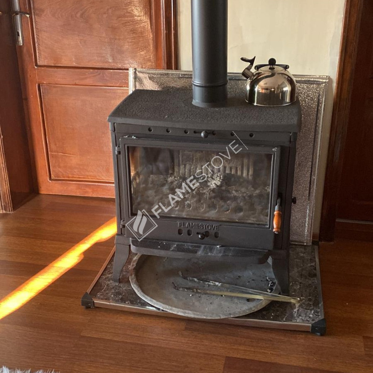 Sobă din Fontă FS-042 Retro Lux - Eficiență Înaltă, Sistem Dublu de Ardere pentru Lemn și Cărbuni