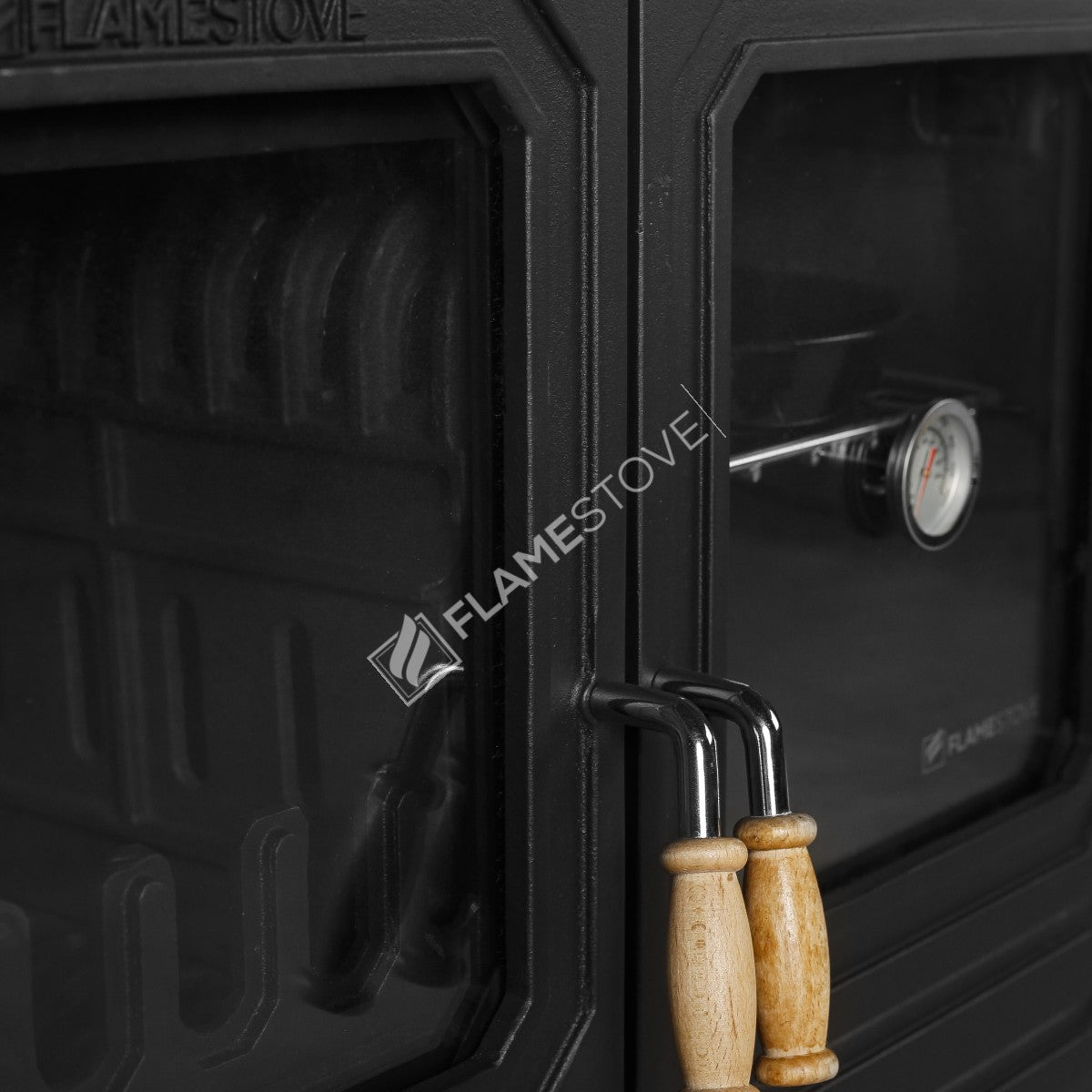 Sobă de Teren Design Orizontal FS-062 Troy cu Sticlă Laterală din Fontă - Eficiență Energetică Clasa A