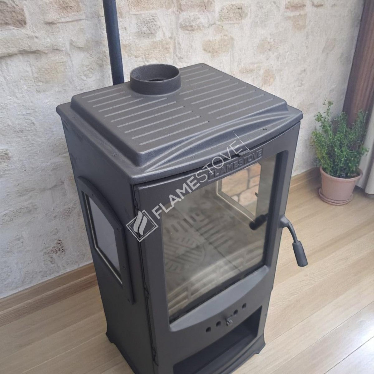 Soba Șemine FS-206YK Lodi Flame, Verificată Clasa A, 5 kW, Geam Dublu Lateral, Cu Spațiu de Depozitare Lemne
