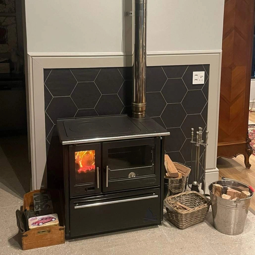 Soba de gatit P85 Negru cu plita si cuptor - 8kW - racord dreapta