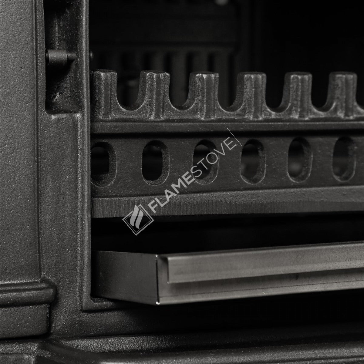 Sobă de Fontă Sirius FS-011ST Maxi, 18.21 kW, 3 Geamuri Schott Robax, Cu Cuptor și Spațiu pentru Lemne