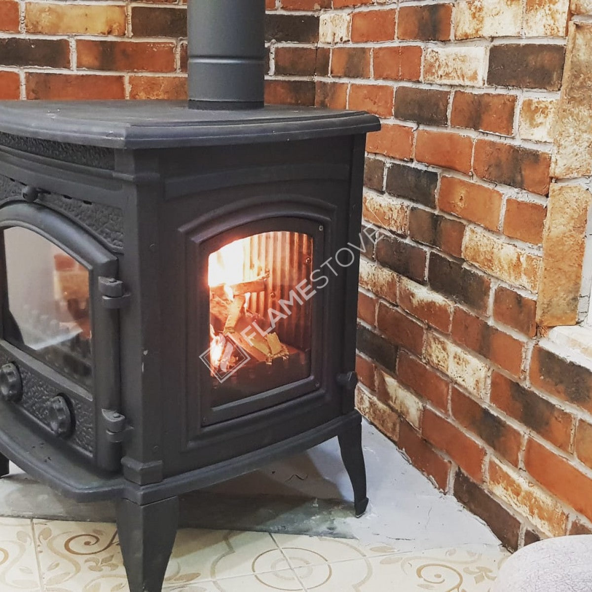 Soba din fontă de înaltă eficiență FS-014 Casting Ultra Sirius FS-14 | Ceramică de sticlă germană | Putere termică 9 kW | Ieșire coș de fum 130 mm