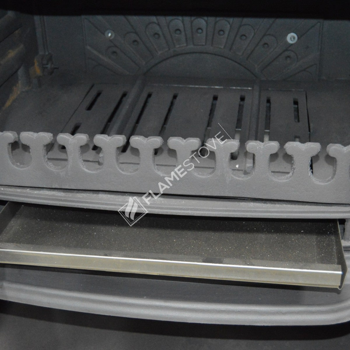 Sobă Premium Stil Altar FS-033YKST din Fontă, Eficiență Energetică Clasa A, Combustie Dublă, Ideală pentru Lemn și Cărbune