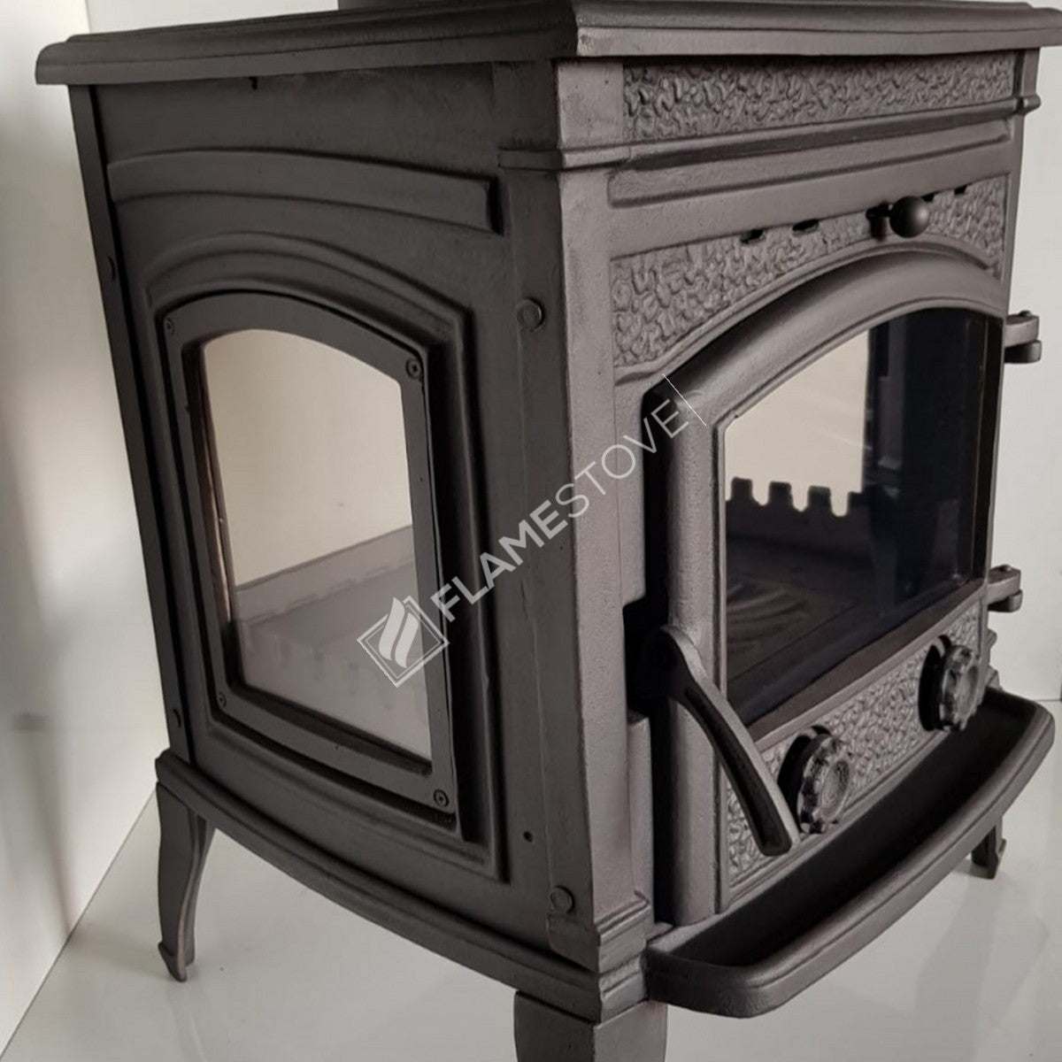 Șemineu Ultra din Fontă FS-015 Sirius 4 - Eleganță și Eficiență Energetică