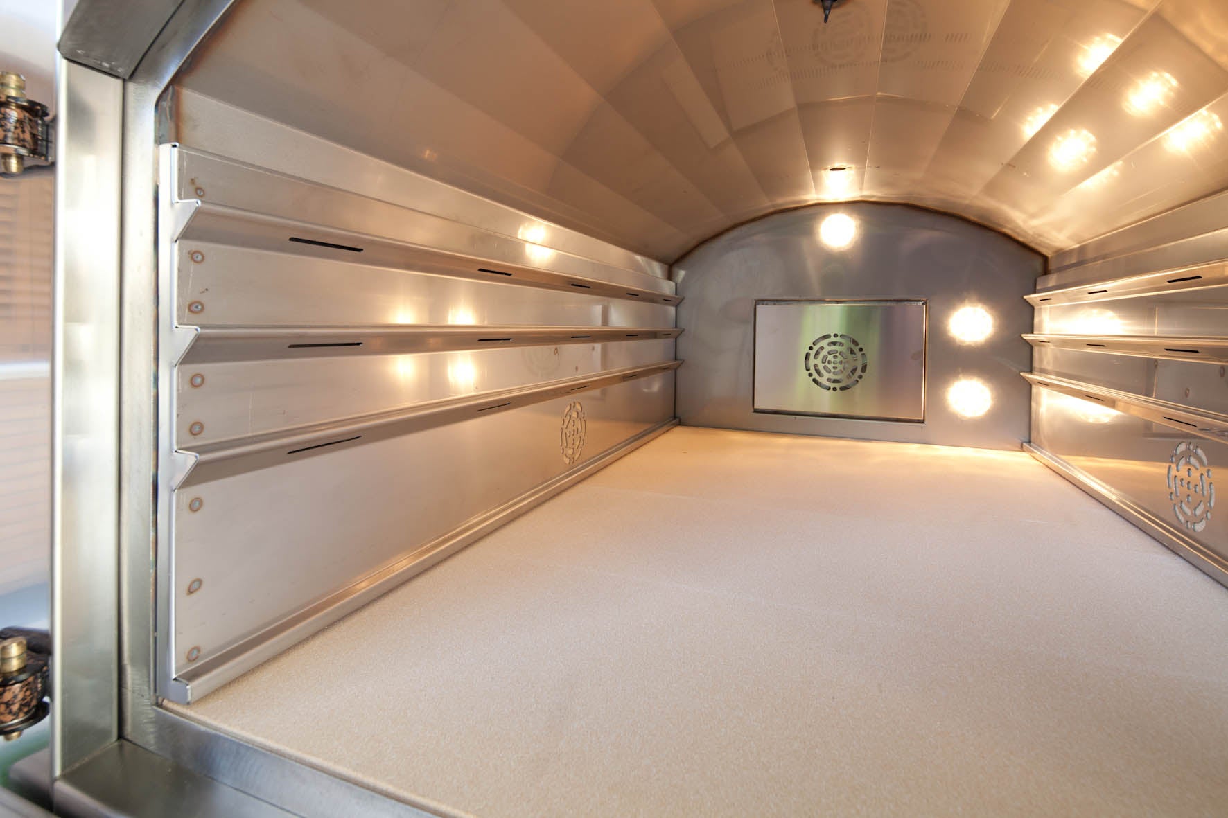 Cuptor încorporat pe lemne GIOVE