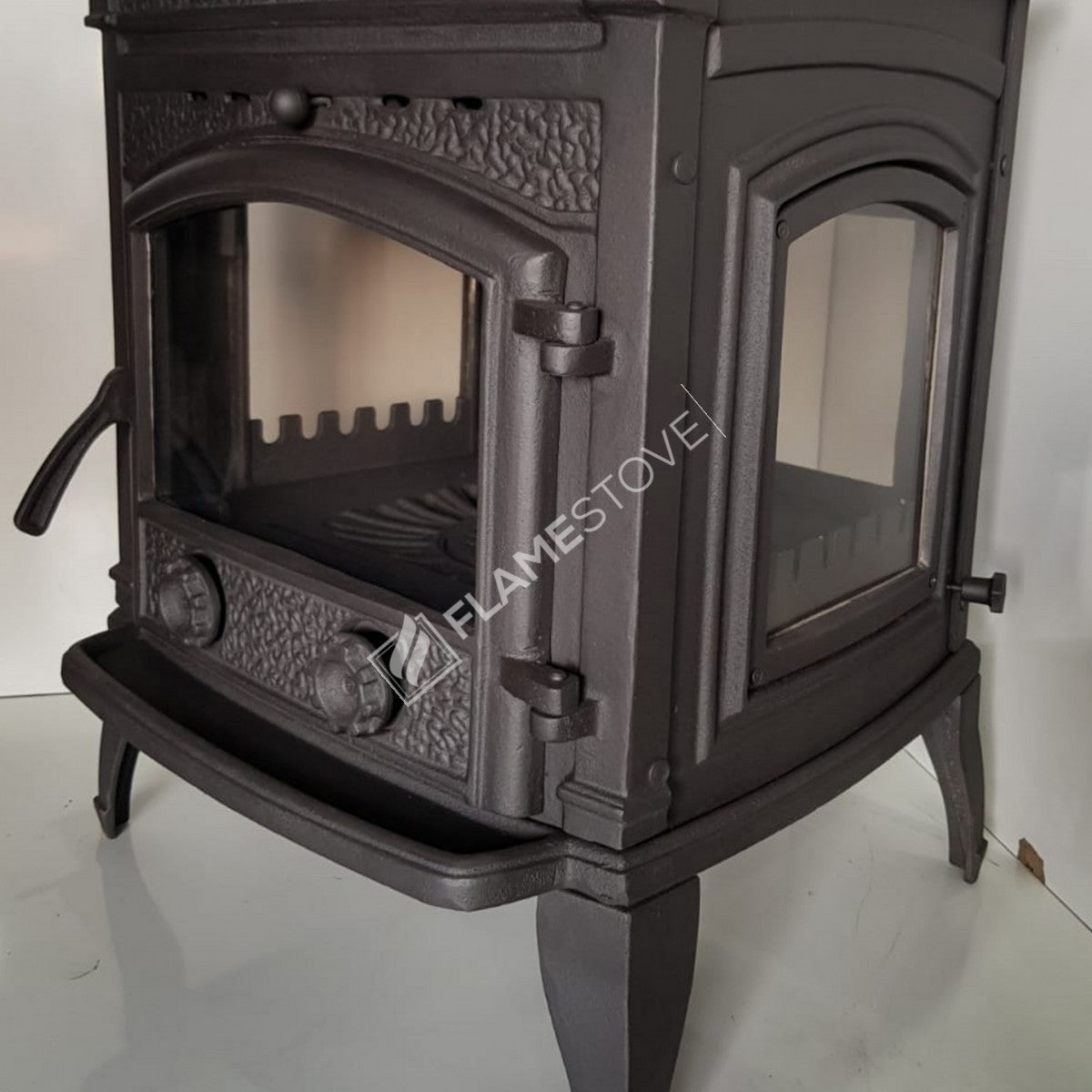 Șemineu Ultra din Fontă FS-015 Sirius 4 - Eleganță și Eficiență Energetică