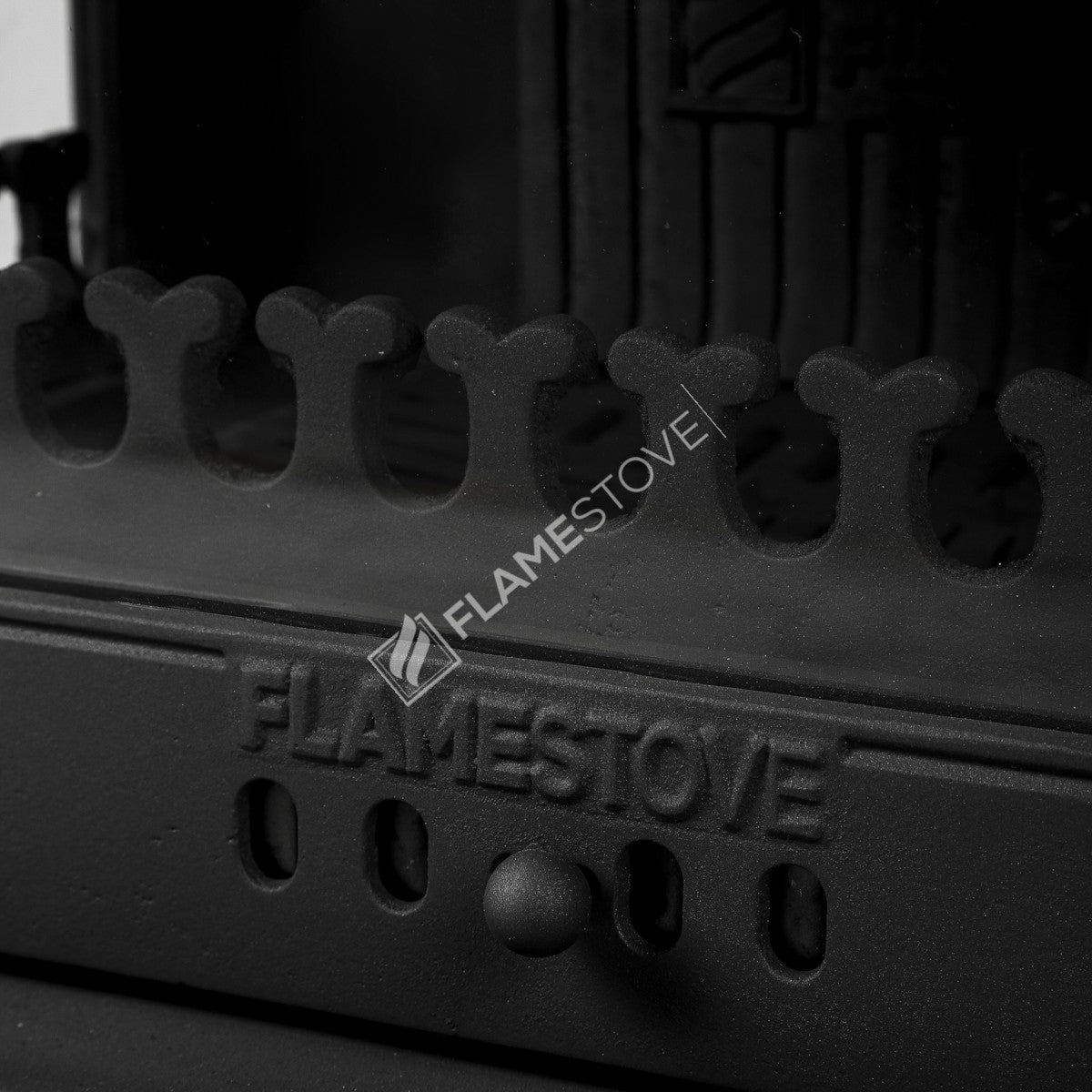 Sobă de Fontă Retro Lux FS-045YK - Eficiență Înaltă, Design Emalient Eleganta, Ideală pentru Lemn și Cărbune