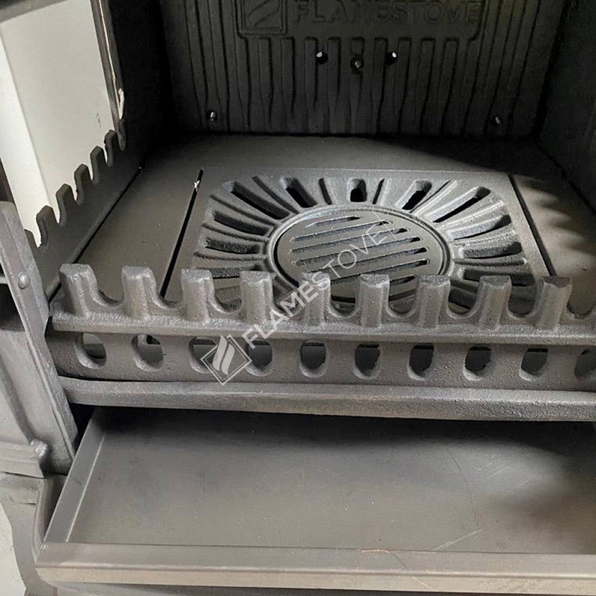 Sobă Ultra Sirius FS-014YK cu Ușă Laterală din Fontă - Eficiență și Eleganță