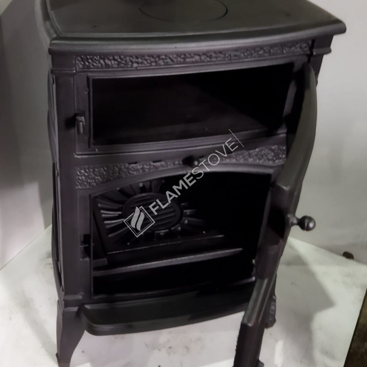 Soba Mega Sirius FS-013: Putere de 18 kW, Eficiență Ridicată, Ideală pentru Lemn și Cărbune, cu Sticlă Schott Robax și Sistem de Aerisire Posterior