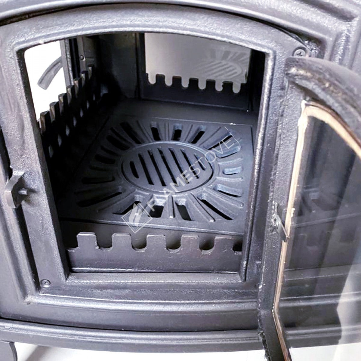 Sobă Ultra Sirius FS-014YK cu Ușă Laterală din Fontă - Eficiență și Eleganță