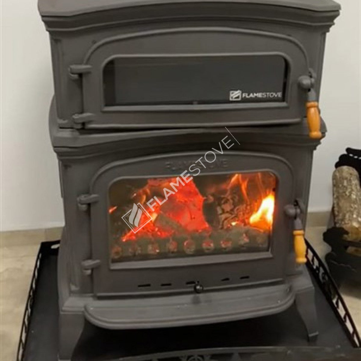 Sobă Premium Altar FS-033 – Eficiență Energetică Clasa A, Combustie Dublă, Fontă, Ideală pentru Lemn și Cărbuni