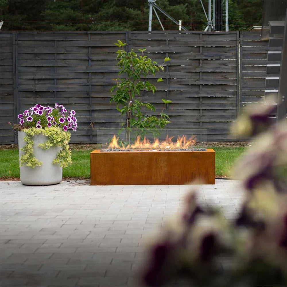 Șemineu Exterior pe Gaz Planika Galio Corten din Oțel Corten - Flacără Alungită, 13.6 kW