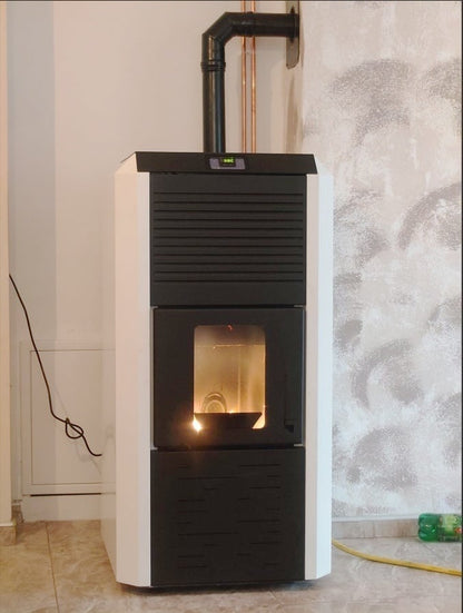 Pachet termosemineu cu peleti Termax Kamin ECO, 30 kW, 220 mp, buncar peleti 55 kg, volum apa 49 litri, diametru cos fum 80 mm, vas expansiune si pompa recirculare incluse, Calorifere, Boiler Termoelectric Tesy 100 litri, Termostat inteligent KOPH CT99