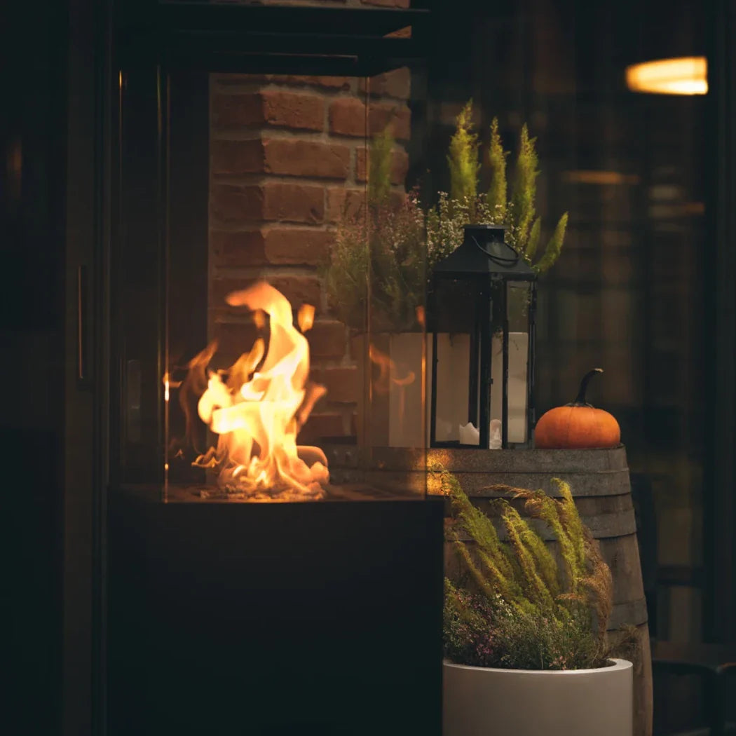 Lumina Marină Planika: Șemineu Exterior Elegant pe Gaz pentru Terasă - Căldură și Ambiție Luxoasă
