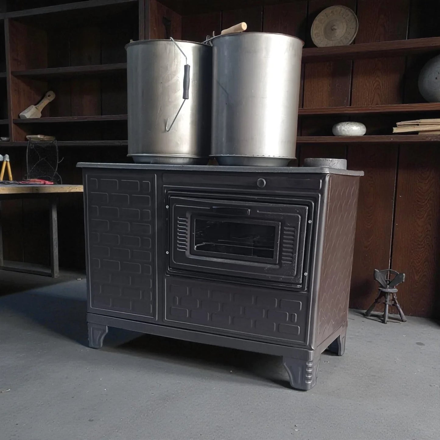 Sobă de Bucătărie Tip "Găleată" – Încălzire și Gătit Tradițional pe Lemne, 80 cm Lățime