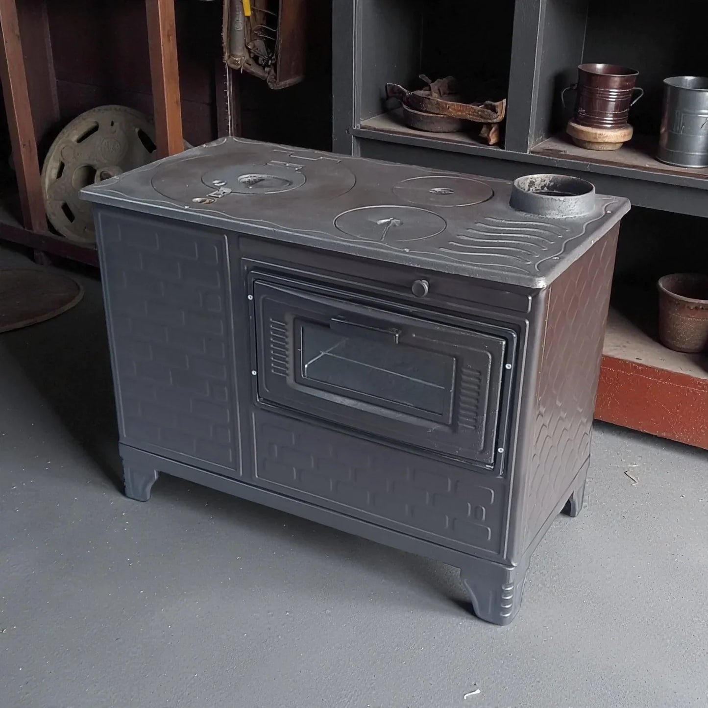 Sobă de Bucătărie Tip "Găleată" – Încălzire și Gătit Tradițional pe Lemne, 80 cm Lățime